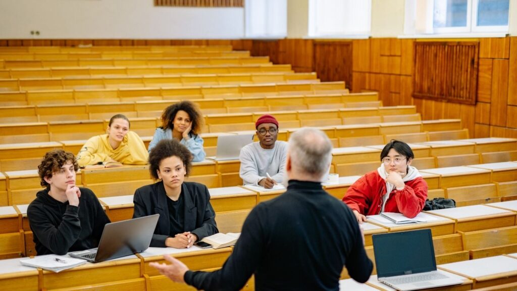 Nutrition Education in Schools: How Teachers Can Influence Healthy Eating Habits