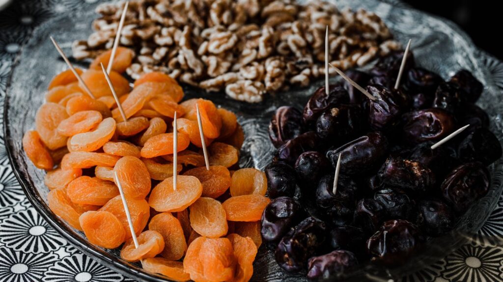 Dry Fruits: Are You Eating Them Right? A Nutritional Insight