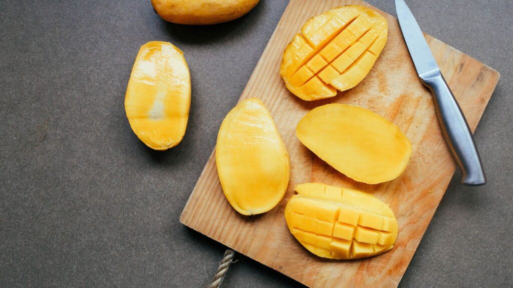 Exploring the Health Impacts of Mangoes: From Glycemic Index to Dietary Tips