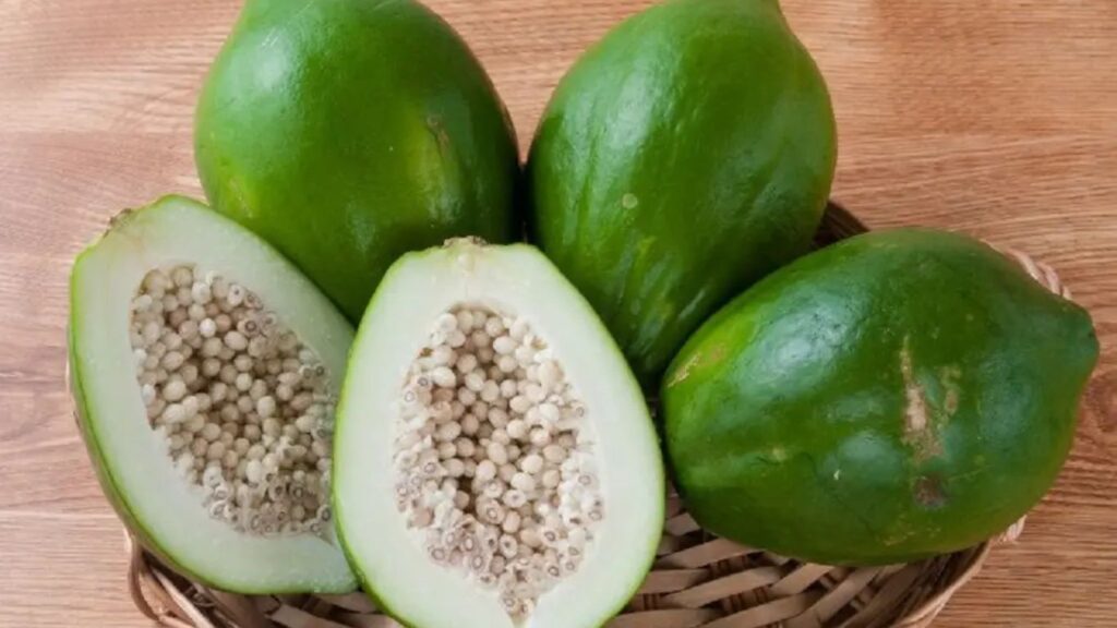 Green vs. Gold: Exploring the Nutritional Shifts from Raw to Ripe Papaya