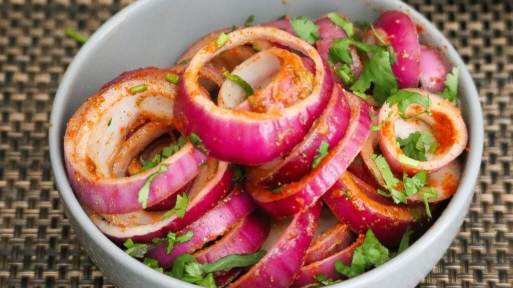 Raw Onion: A Natural Detoxifier to Cleanse Your Body When Paired with Food